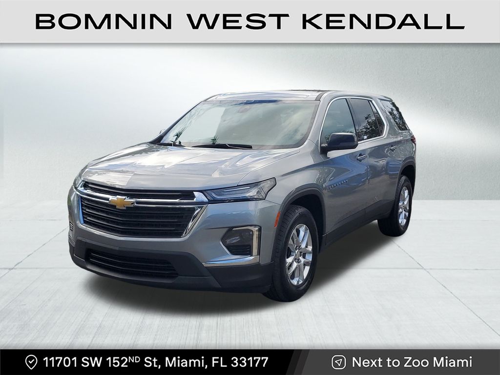 2023 Chevrolet Traverse LS photo 3