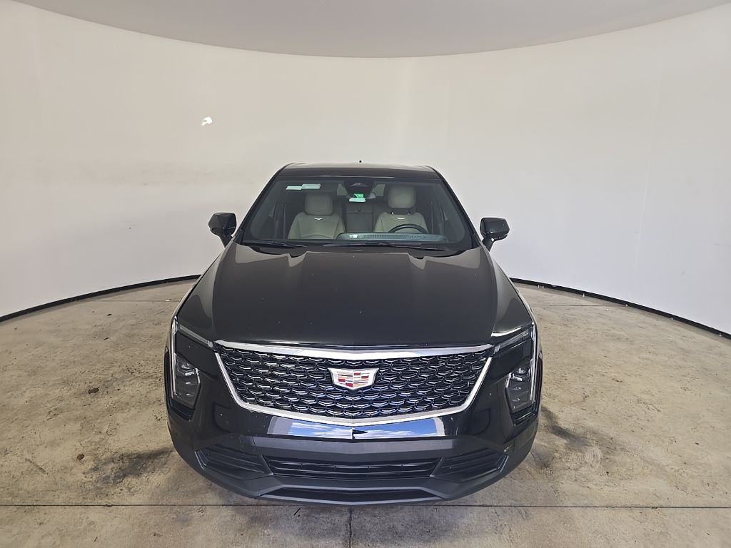 2024 Cadillac XT4 Luxury photo 3