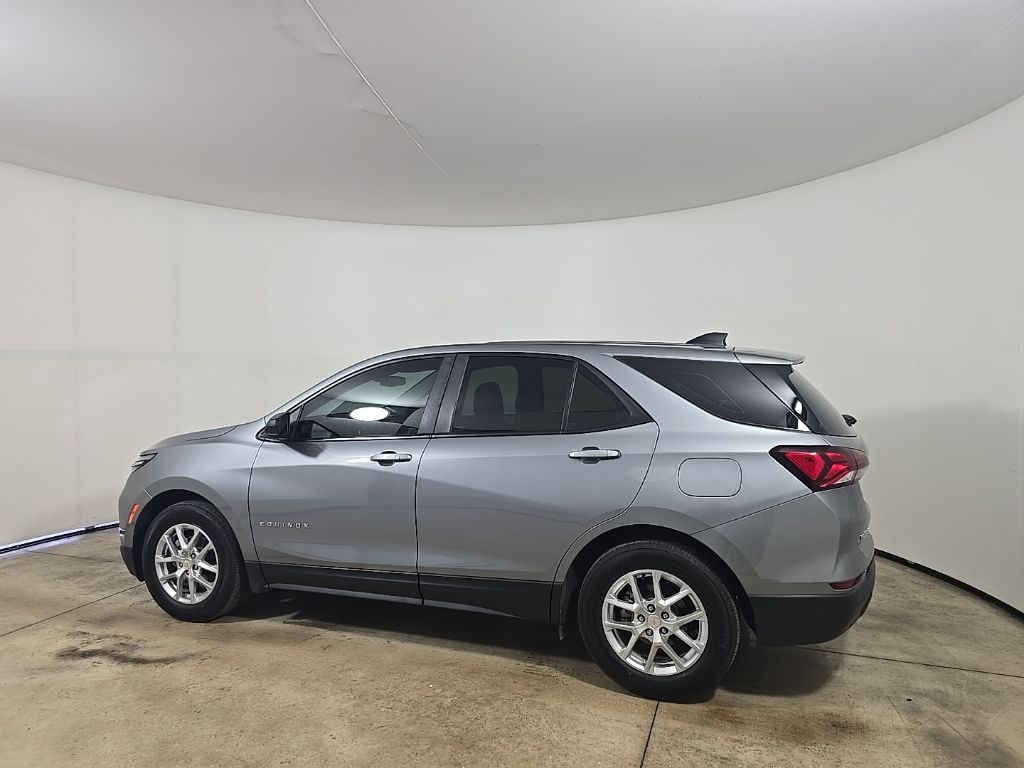 2024 Chevrolet Equinox LS photo 4