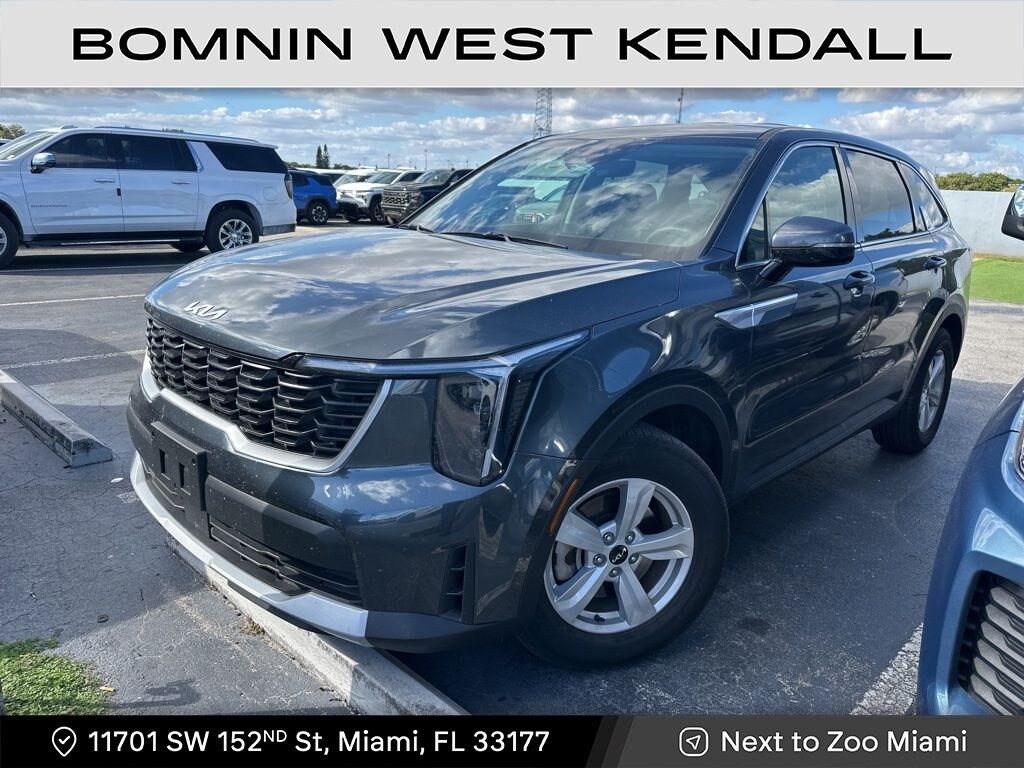 Used 2024 Kia Sorento LX SUV