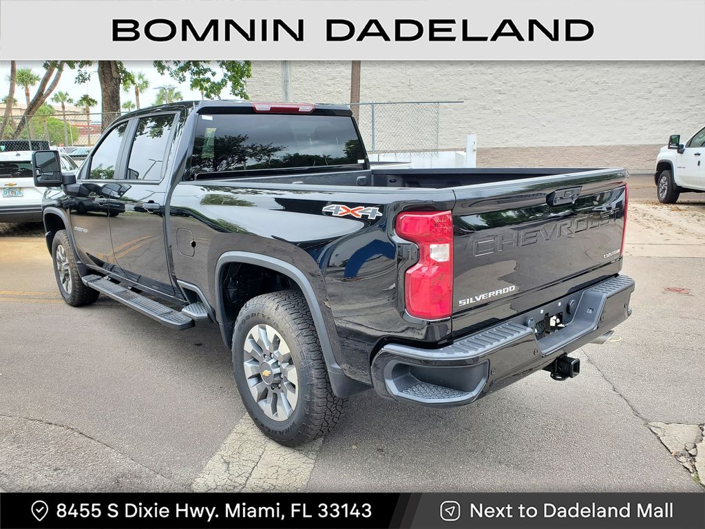2025 Chevrolet Silverado 2500HD Custom photo 3