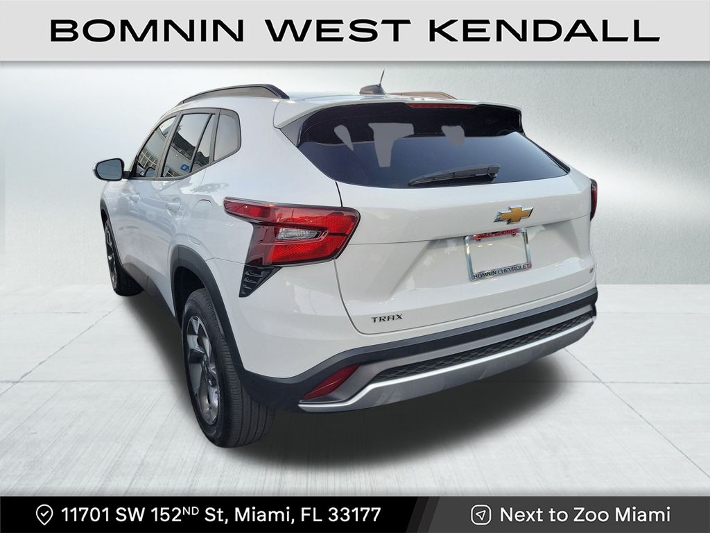 2024 Chevrolet Trax LT photo 3
