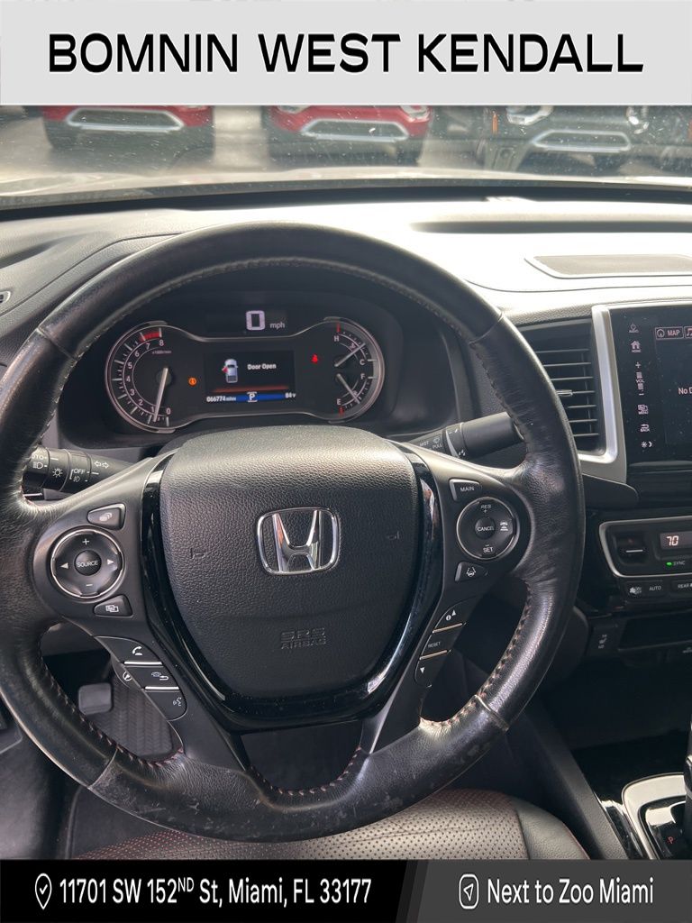 2018 Honda Ridgeline Black Edition photo 3