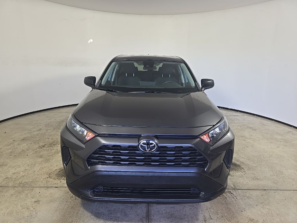2022 Toyota RAV4 LE photo 3
