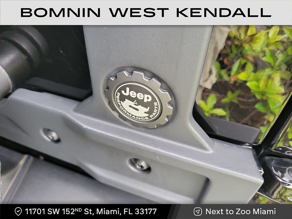 2024 Jeep Wrangler Rubicon 392 photo 4