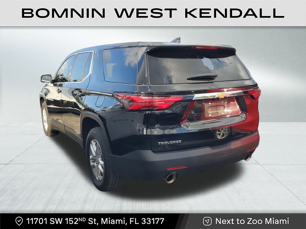 2023 Chevrolet Traverse LS photo 3