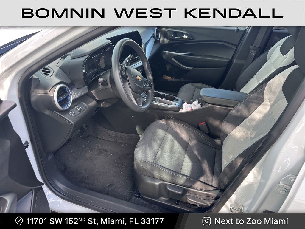 2024 Chevrolet Trax LS photo 2