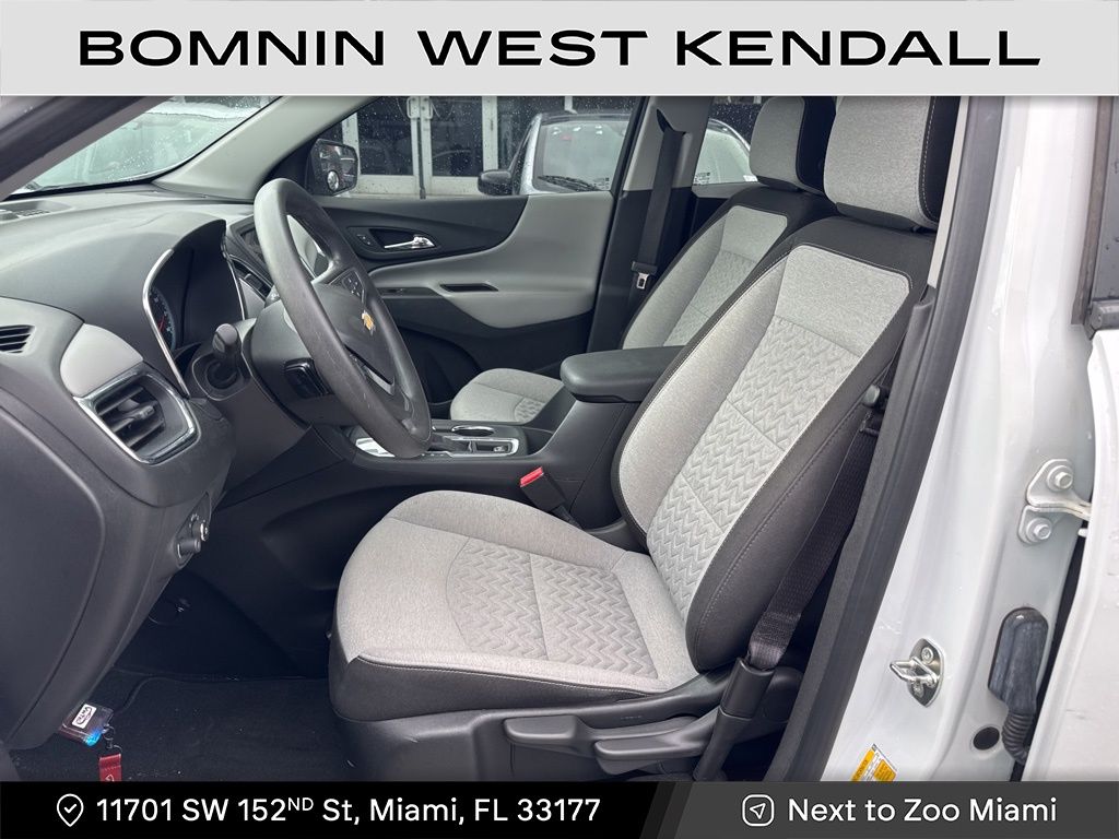 2022 Chevrolet Equinox LS photo 3