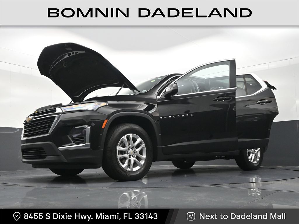 2022 Chevrolet Traverse FWD LS's photo