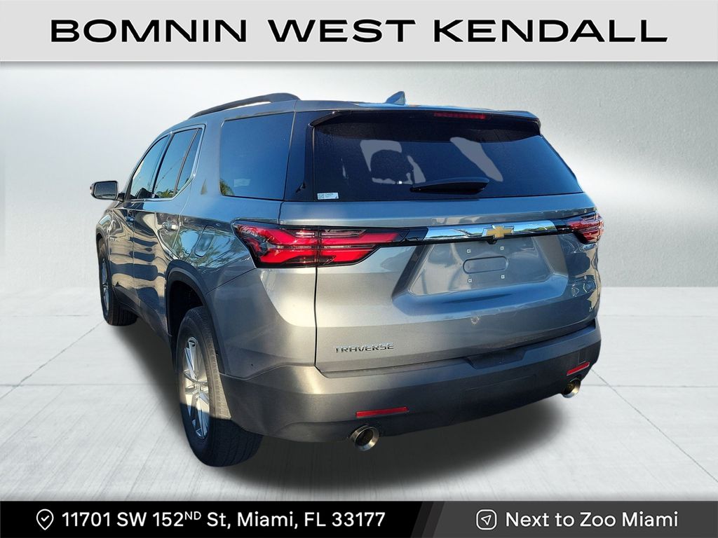 2023 Chevrolet Traverse photo 2