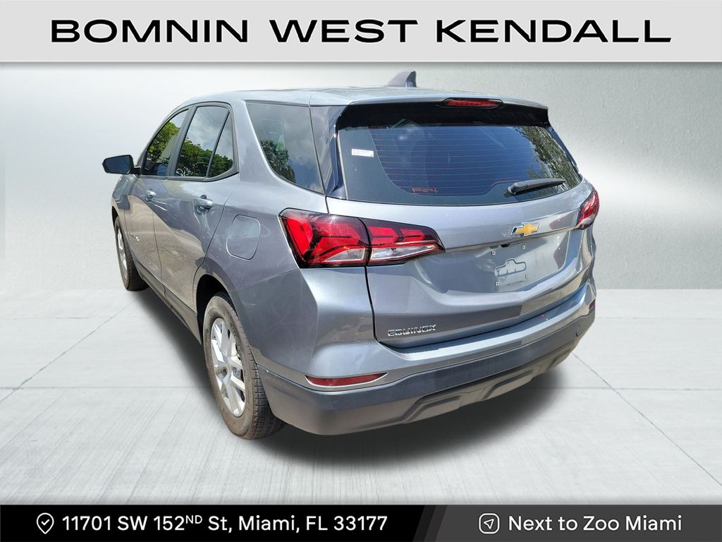 2023 Chevrolet Equinox LS photo 2