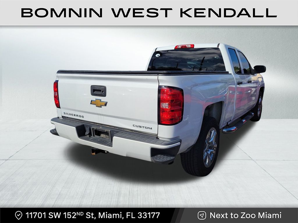 2018 Chevrolet Silverado 1500 Custom photo 4