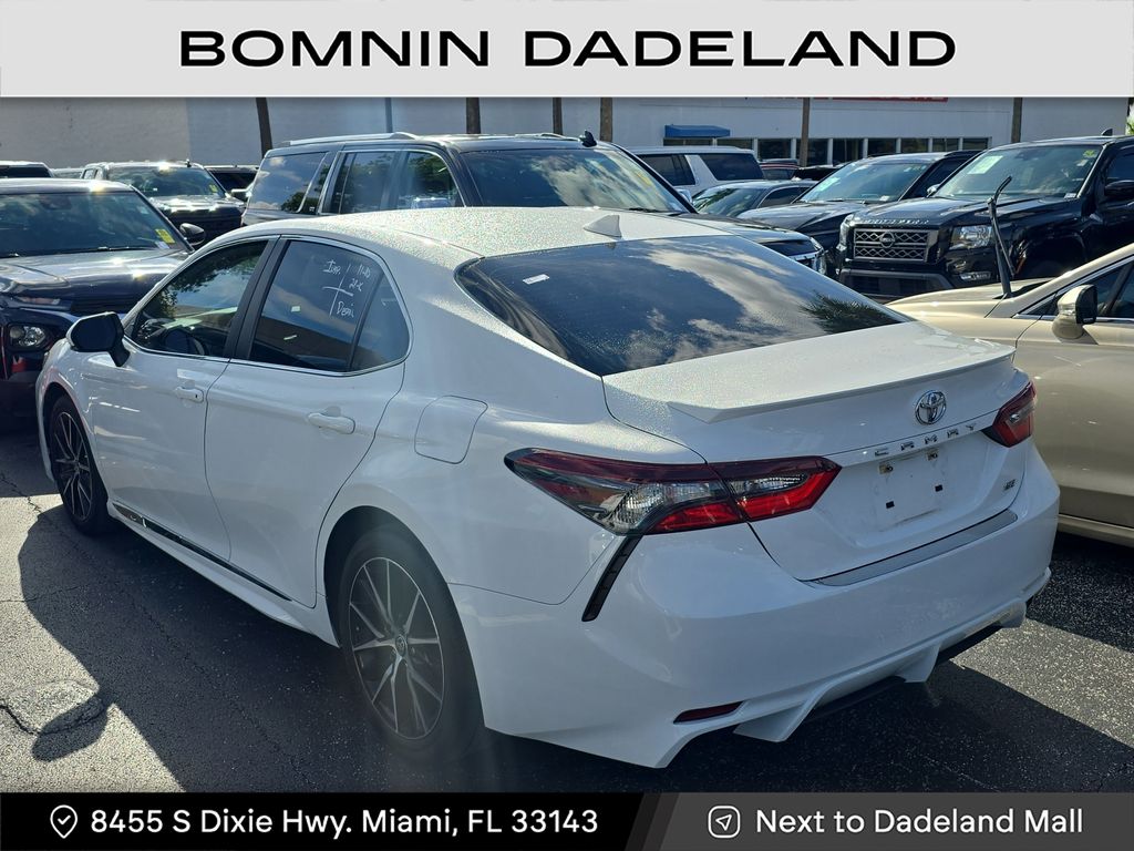 2023 Toyota Camry SE photo 3