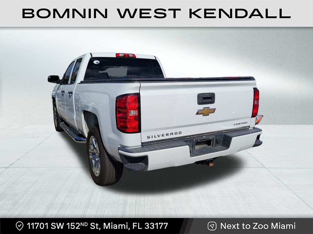2018 Chevrolet Silverado 1500 Custom photo 3