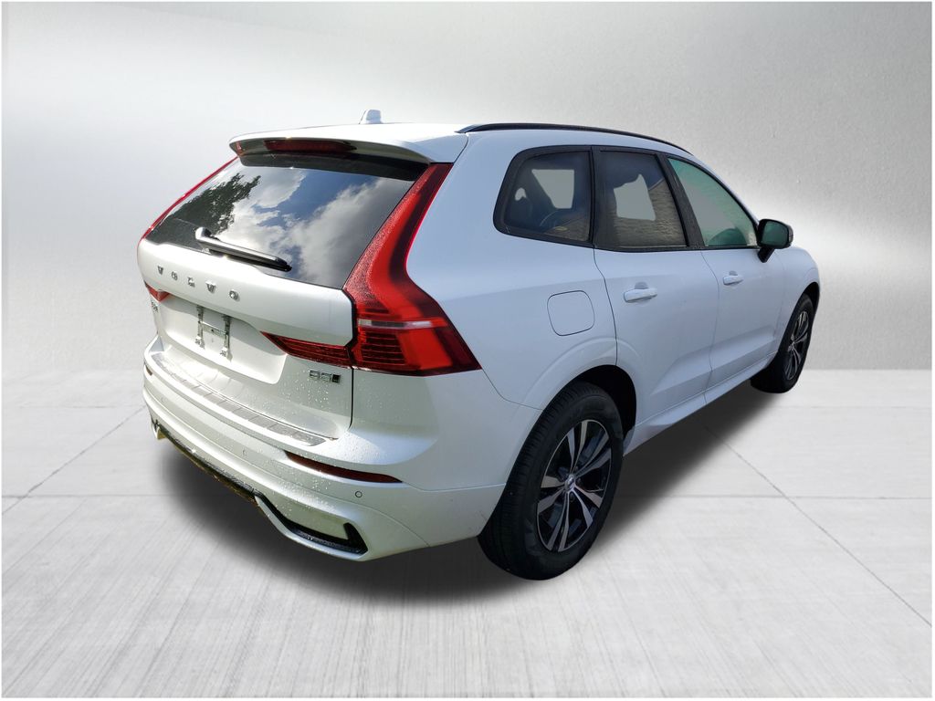 2025 Volvo XC60 B5 Core photo 4
