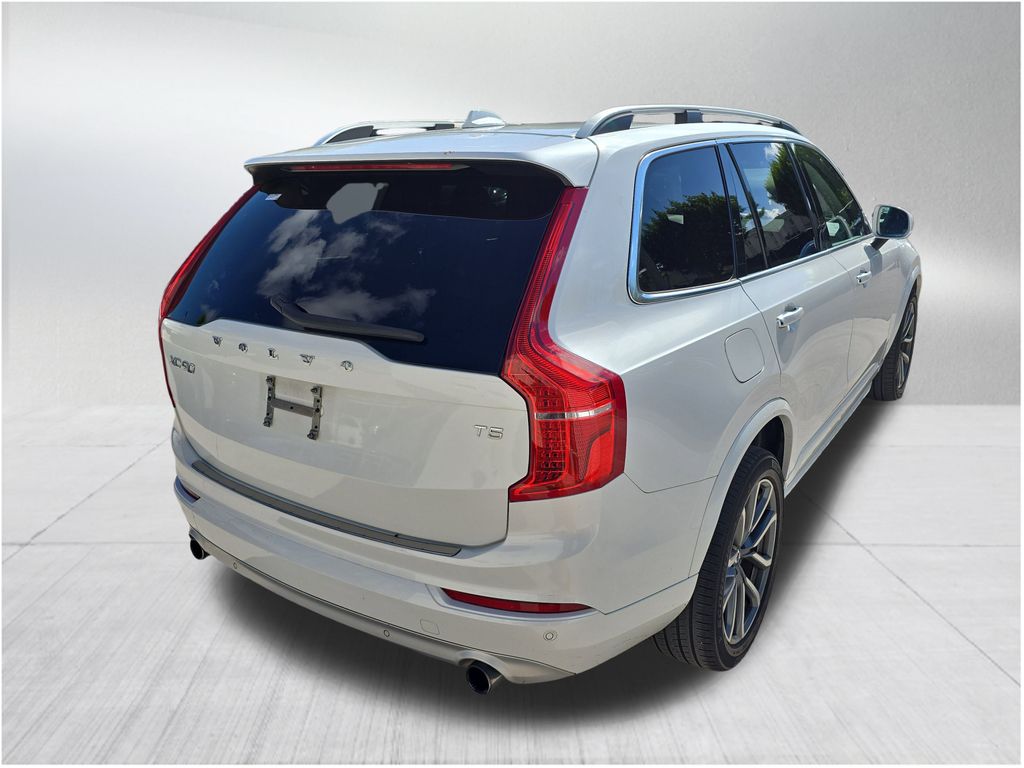 2019 Volvo XC90 T5 Momentum photo 4