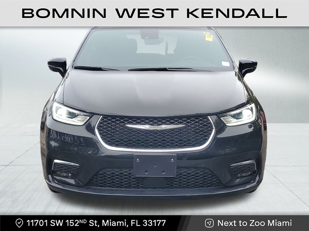 Used 2025 Chrysler Pacifica Select Minivan/Van