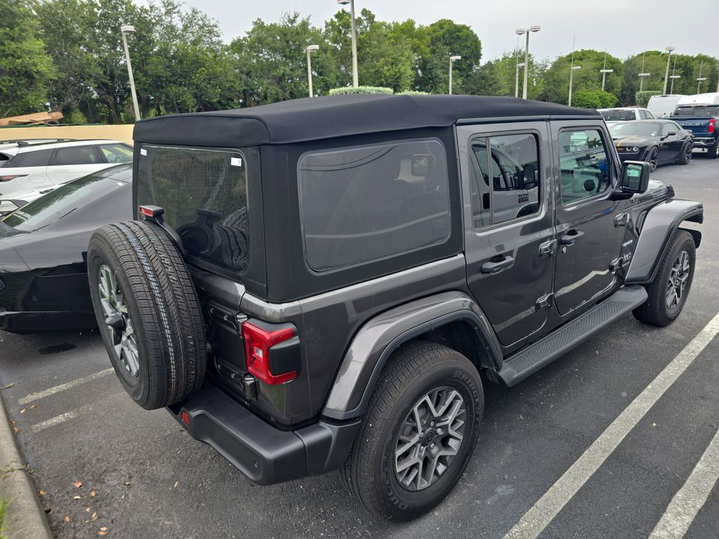2024 Jeep Wrangler Sahara photo 3