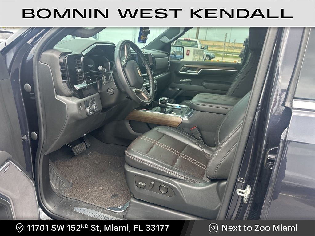 2023 Chevrolet Silverado 1500 High Country photo 2