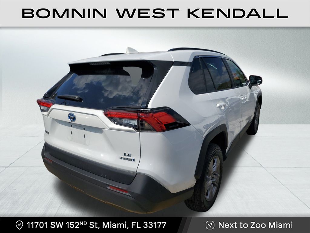 2024 Toyota RAV4 Hybrid LE photo 4