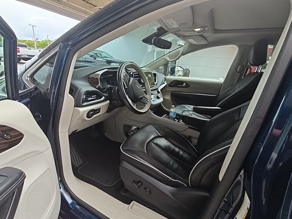 2021 Chrysler Pacifica Limited photo 2