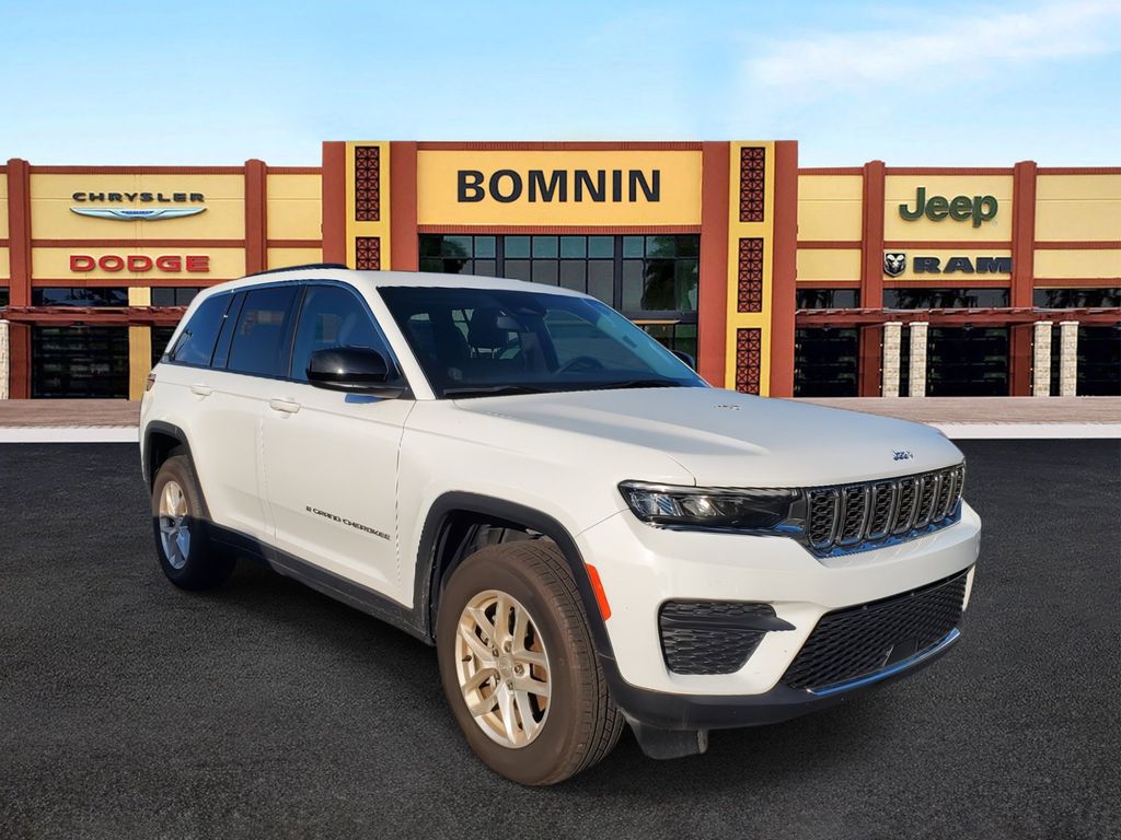 2024 Jeep Grand Cherokee Laredo photo 2