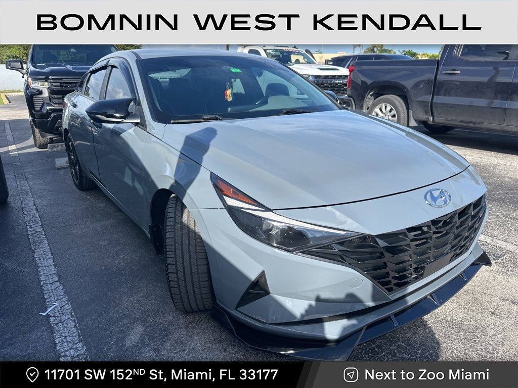 2022 Hyundai Elantra SEL Convenience photo 2