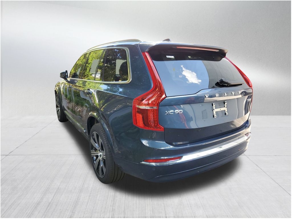 2025 Volvo XC90 T8 Core photo 3