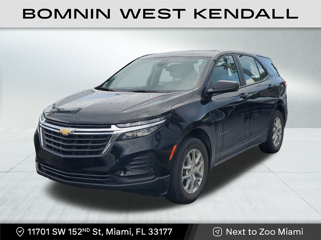 2023 Chevrolet Equinox LS photo 3