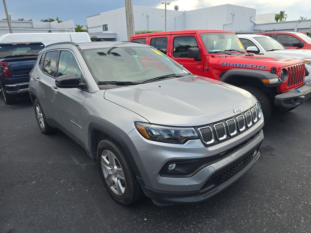 2022 Jeep Compass Latitude photo 2