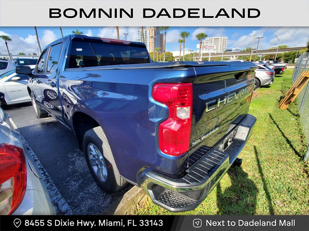2021 Chevrolet Silverado 1500 LT photo 3
