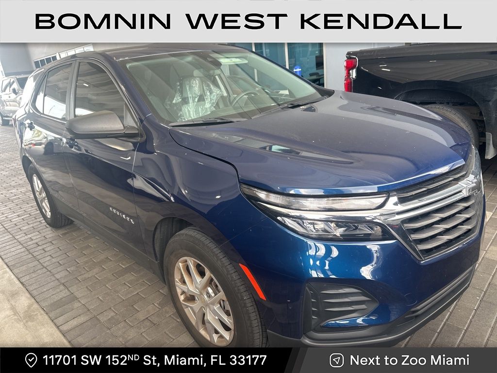 2023 Chevrolet Equinox LS photo 2