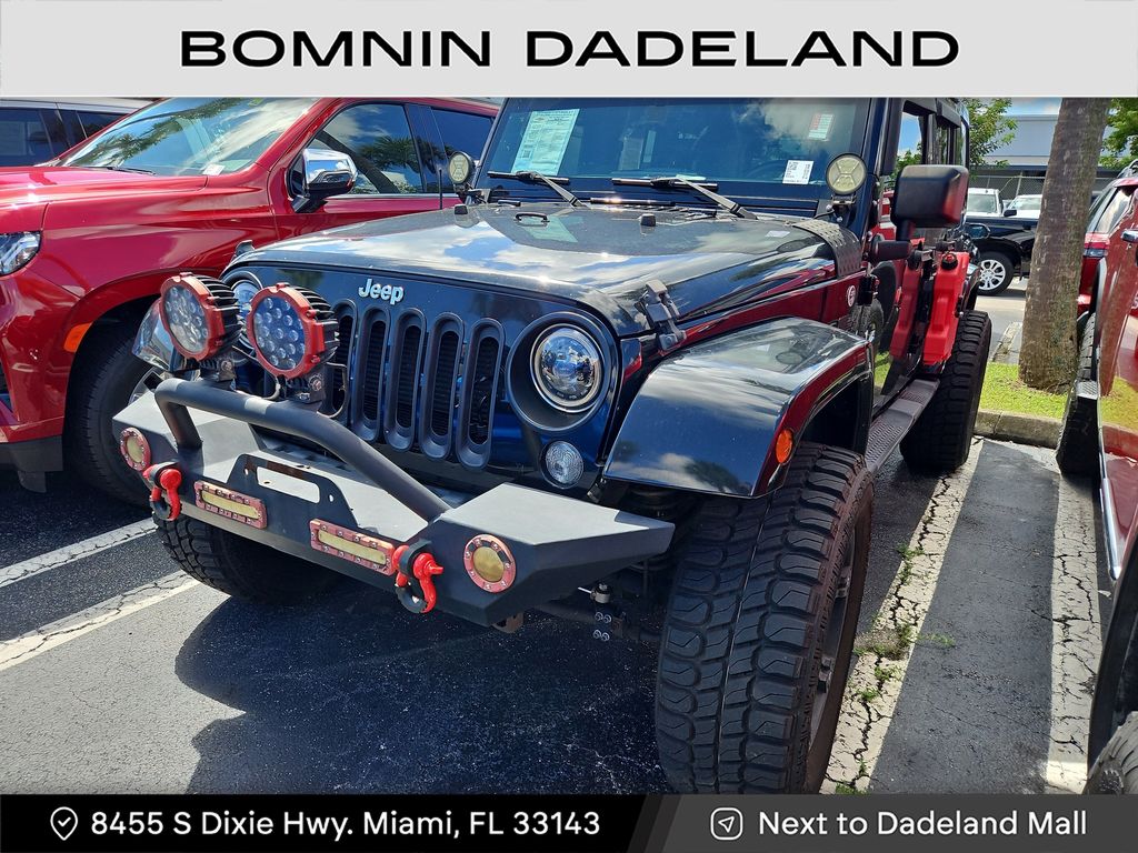 2015 Jeep Wrangler Unlimited Sahara photo 3
