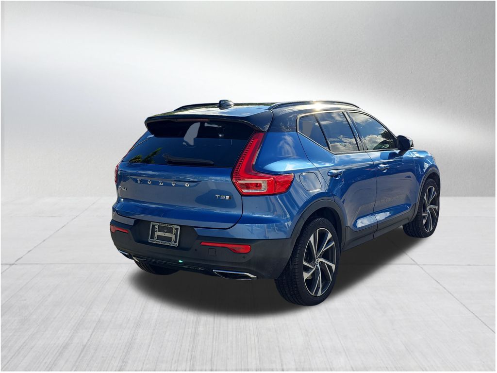 2020 Volvo XC40 T5 R-Design photo 4
