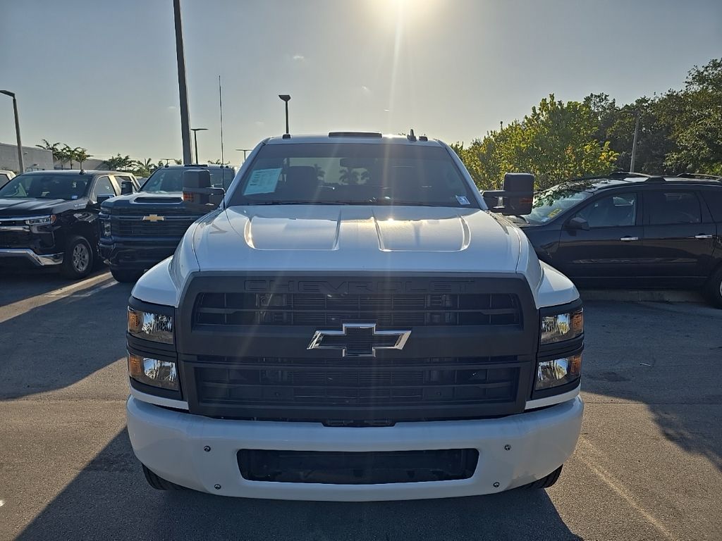 2023 Chevrolet Silverado 4500HD Work Truck photo 3
