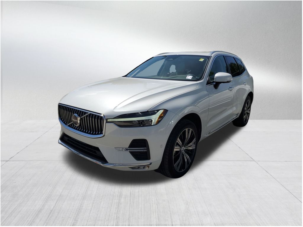 2023 Volvo XC60 B5 Plus photo 2