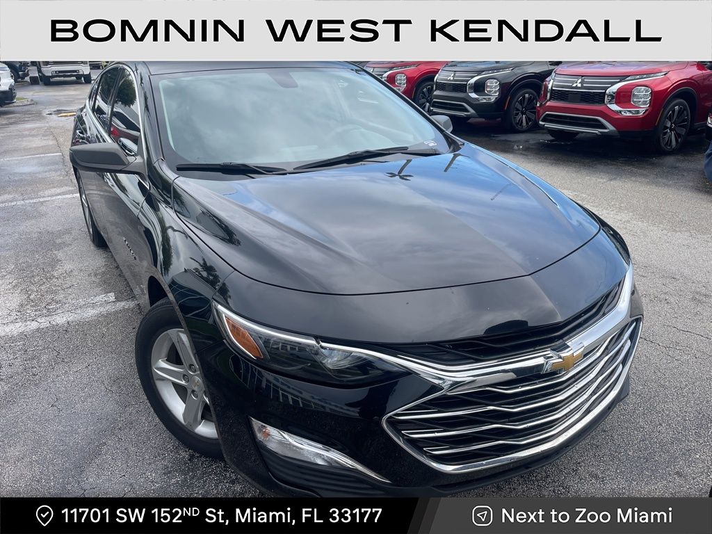 2022 Chevrolet Malibu LS photo 2