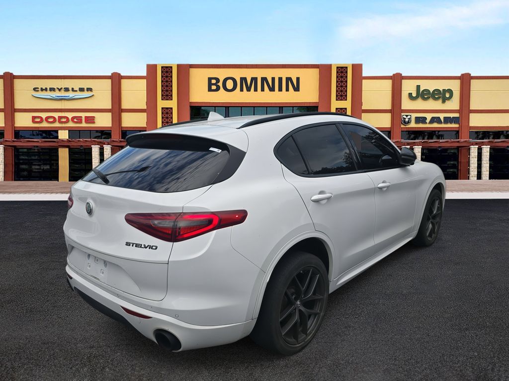 2020 Alfa Romeo Stelvio Ti photo 3