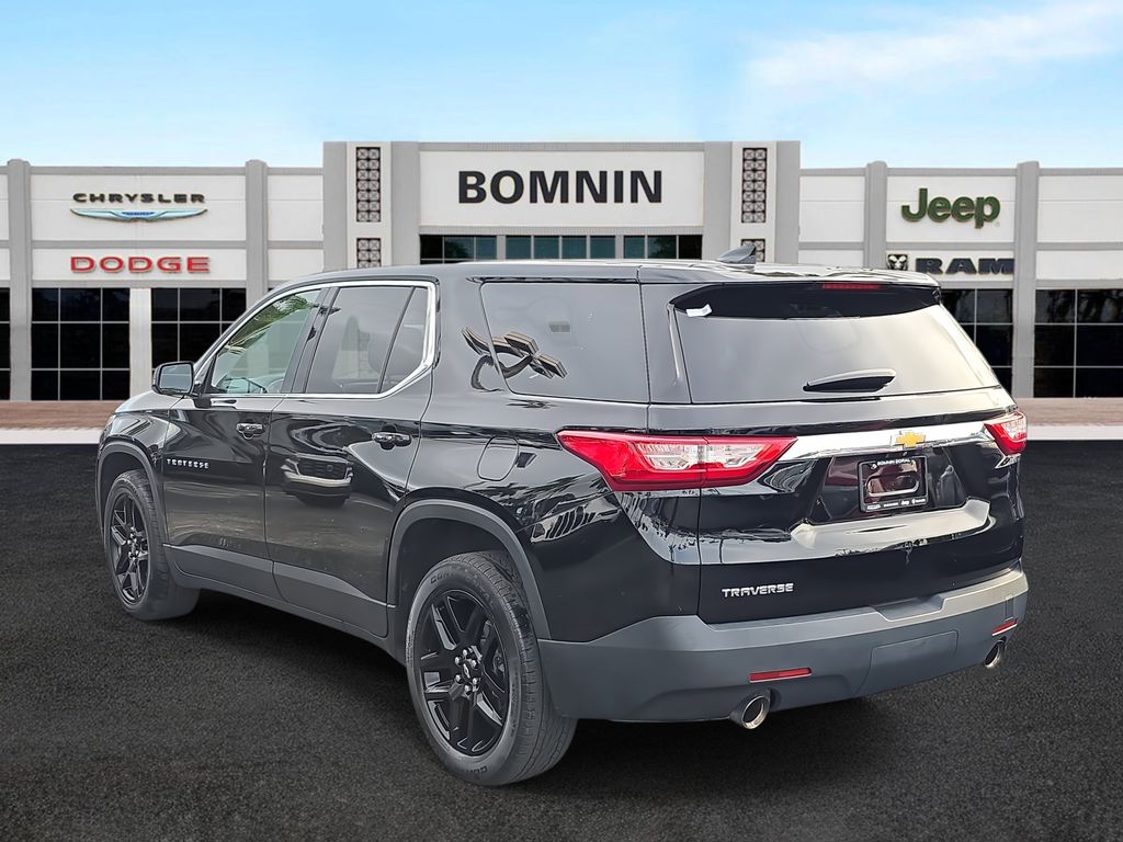 2020 Chevrolet Traverse LS photo 2