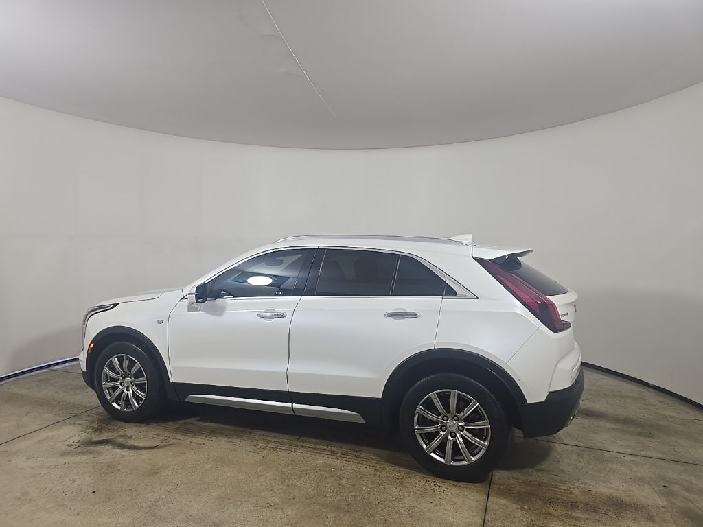 2022 Cadillac XT4 Premium Luxury photo 2