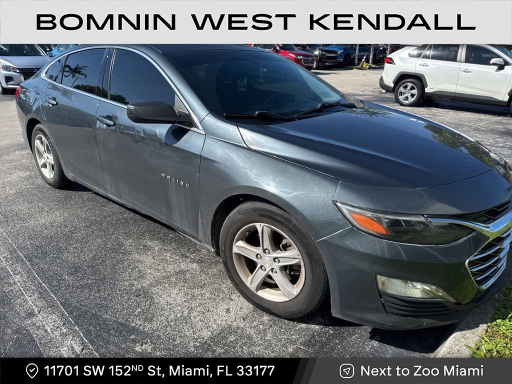 2021 Chevrolet Malibu LS photo 2