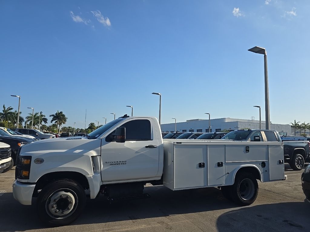 2023 Chevrolet Silverado 4500HD Work Truck photo 2