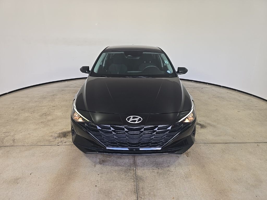 Used 2022 Hyundai Elantra SE Sedan