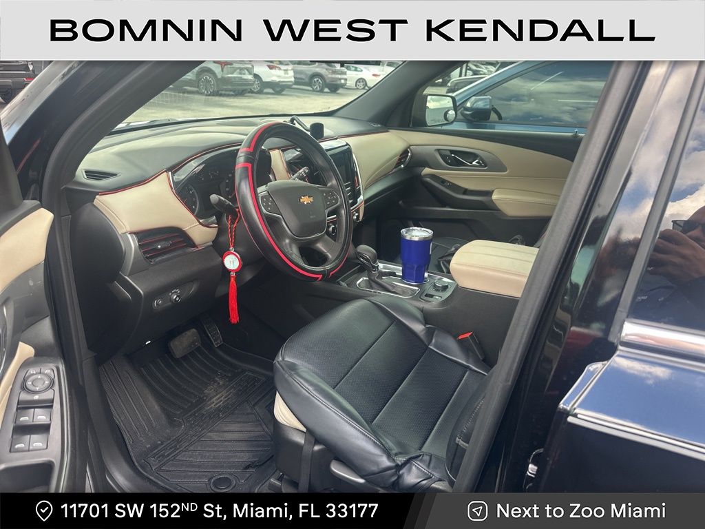 2023 Chevrolet Traverse LS photo 2