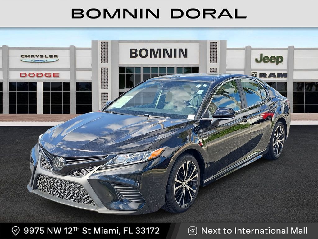 Used 2020 Toyota Camry SE Sedan