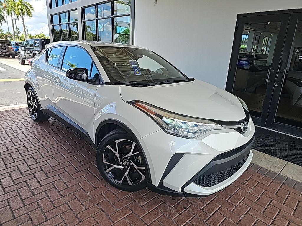 2021 Toyota C-HR XLE photo 2