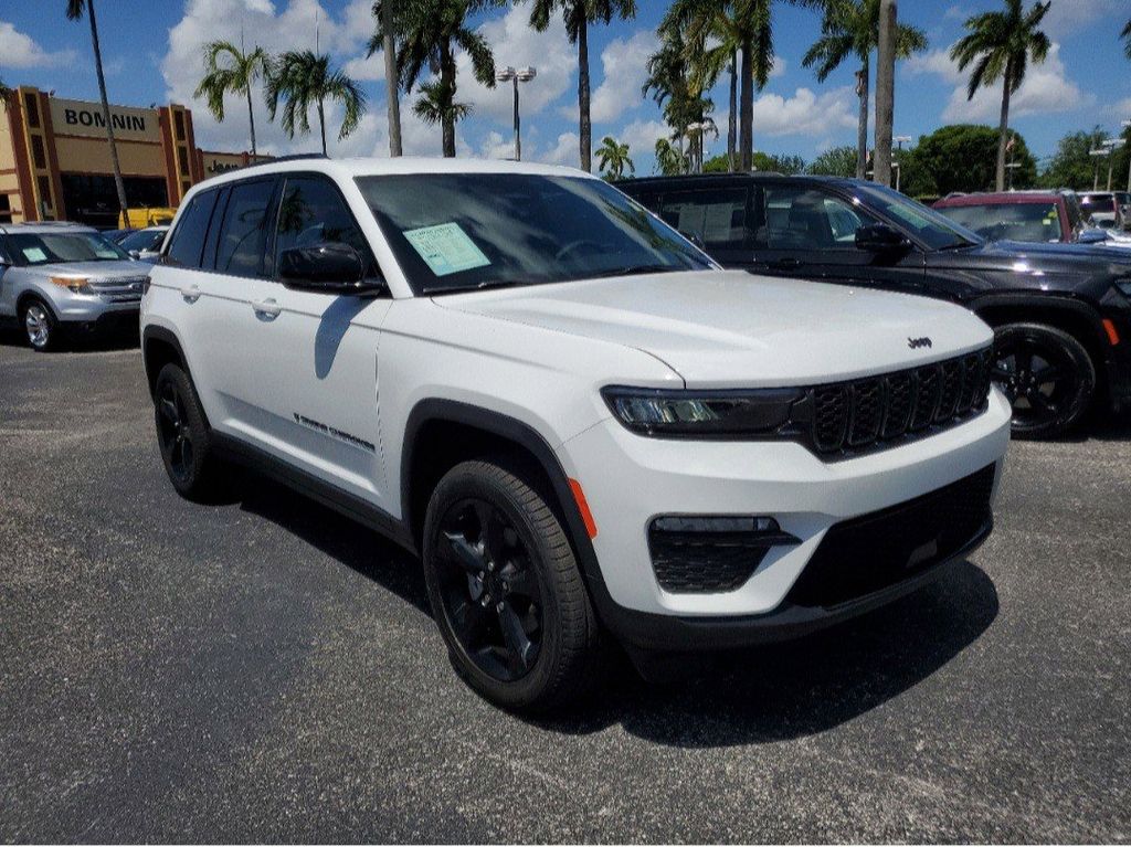 2025 Jeep Grand Cherokee Limited photo 2