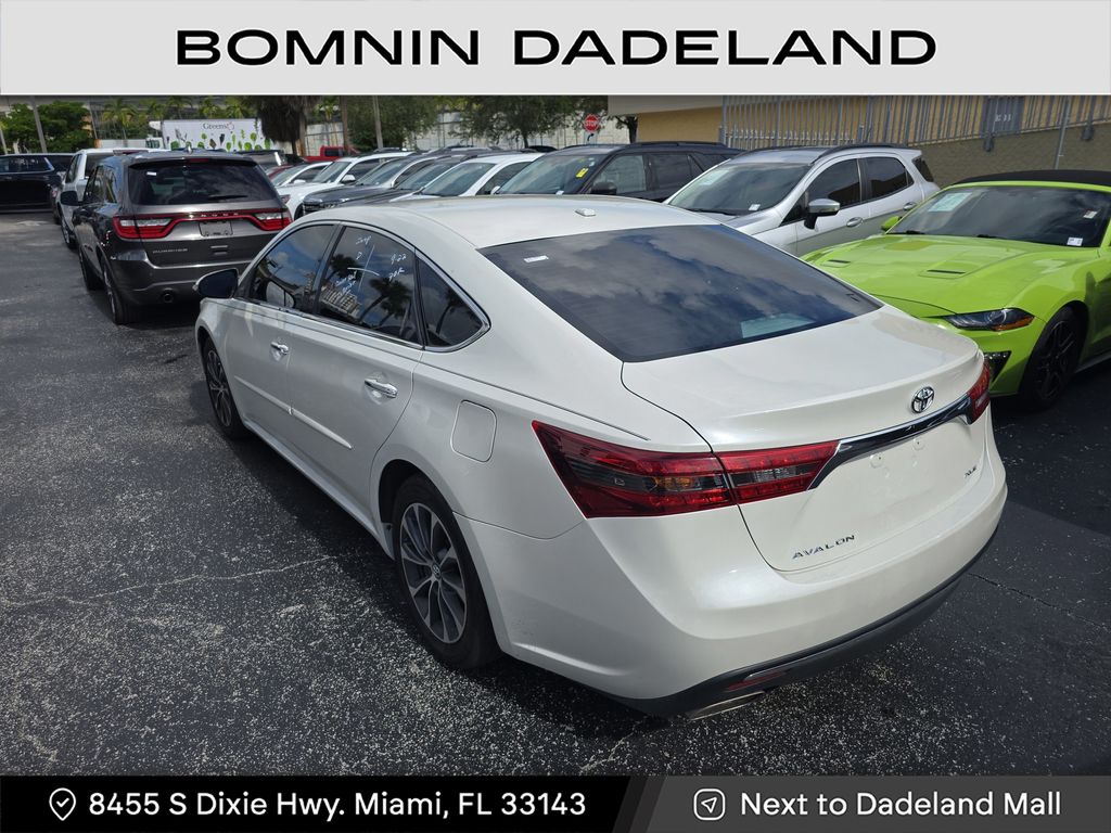 2016 Toyota Avalon Limited photo 3