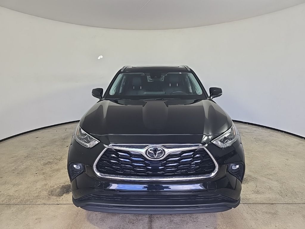 2023 Toyota Highlander Limited photo 3