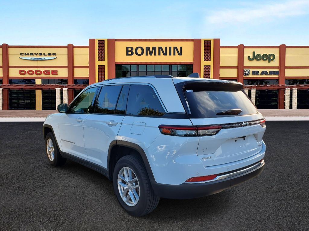 2024 Jeep Grand Cherokee Laredo photo 4